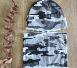 Otroška kapa in šal buff - siva z vojaškim vzorcem