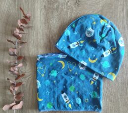 Otroška kapa in šal buff - modra z motivom vesolja