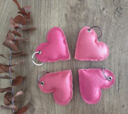 Obesek za ključe, srce - roza