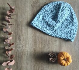 Prehodna kapa - mint z geometrijskim motivom