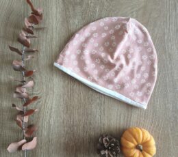 Prehodna kapa - marelična s cvetličnim vzorcem