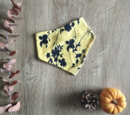 Otroška rutka in slinček - rumena s cvetličnim vzorcem