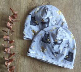 Otroška kapa - siva z motivom živali