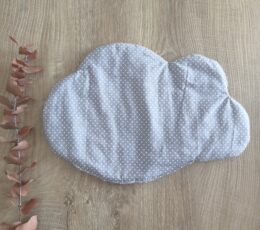 Otroški vzglavnik v obliki oblačka - siv s pikami