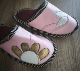 Usnjeni copati s cvetličnim vzorcem, 40-41