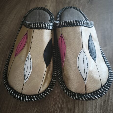 Usnjeni copati, Center metraže (18)