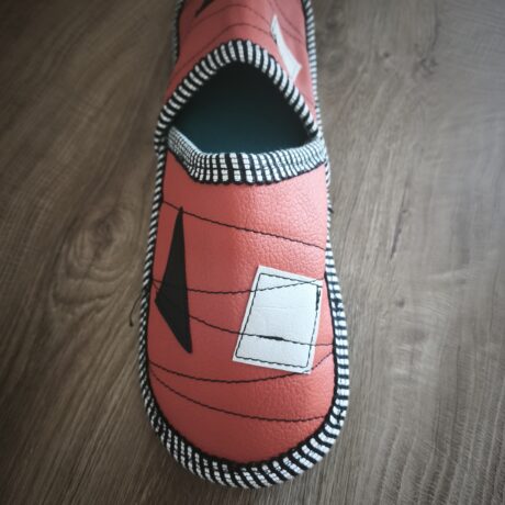 Usnjeni copati, Center metraže (19)