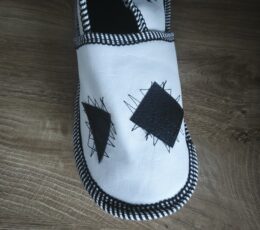 Usnjeni copati z geometrijskim vzorcem, 46-47