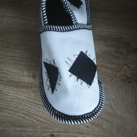 Usnjeni copati, Center metraže (20)