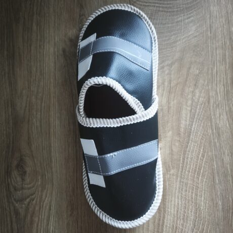 Usnjeni copati, Center metraže (22)