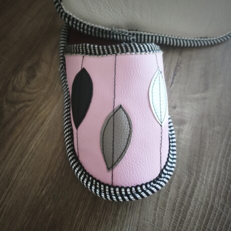 Usnjeni copati, Center metraže (5)